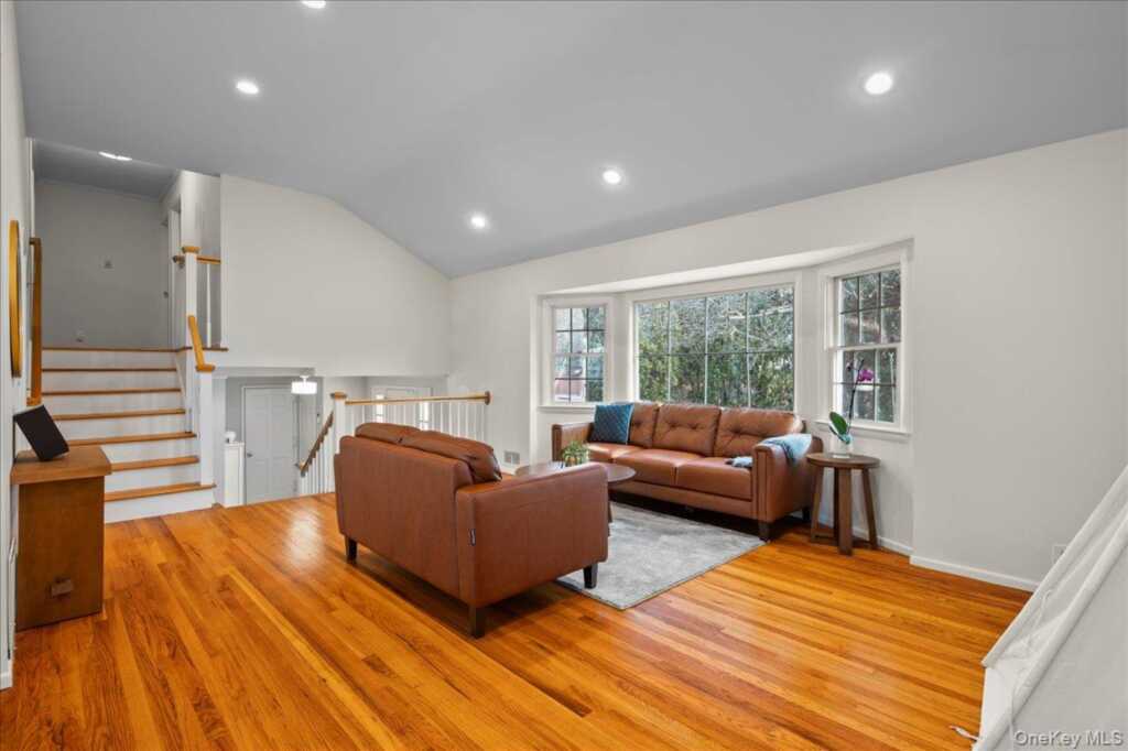 1079 Weaver Street, New Rochelle, NY 10804 - Photo 7 of 41