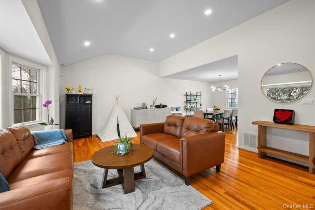 1079 Weaver Street, New Rochelle, NY 10804 - Photo 8 of 41