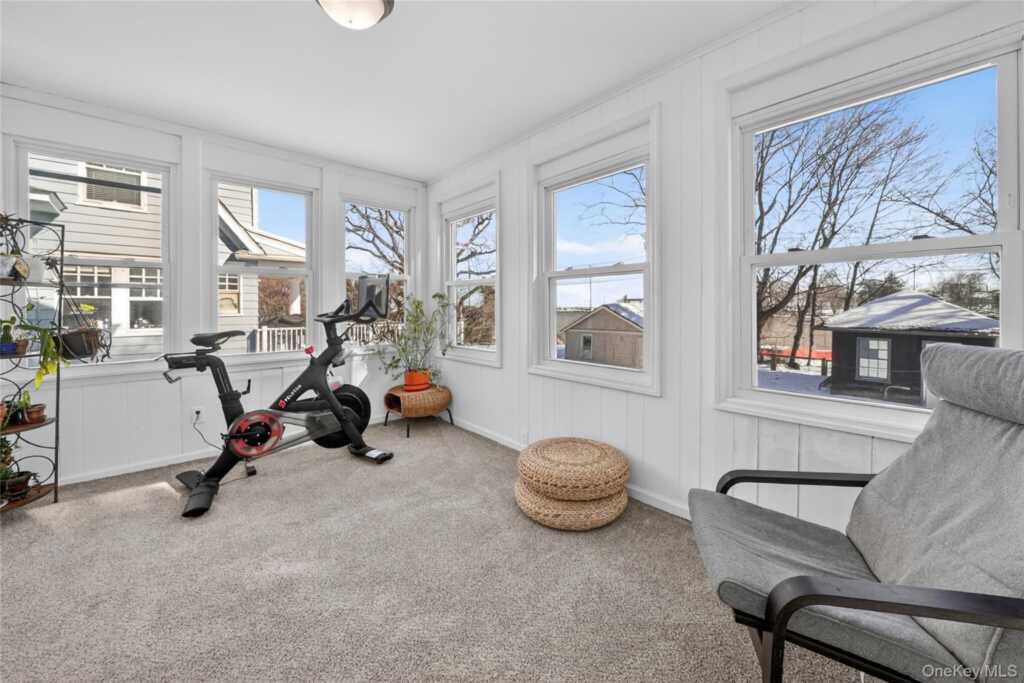 152 Sutton Manor Road, New Rochelle, NY 10801 - Photo 11 of 49