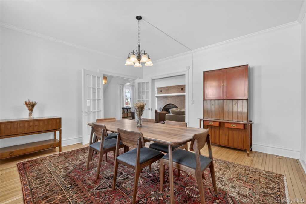 152 Sutton Manor Road, New Rochelle, NY 10801 - Photo 14 of 49