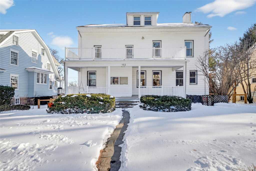 152 Sutton Manor Road, New Rochelle, NY 10801 - Photo 2 of 49