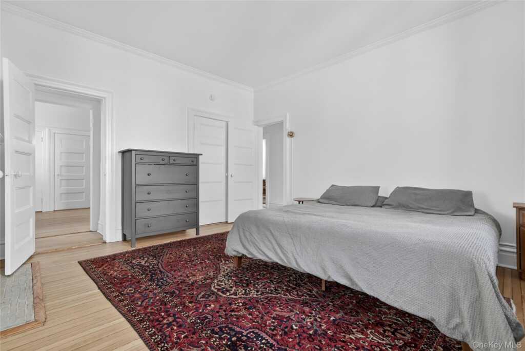 152 Sutton Manor Road, New Rochelle, NY 10801 - Photo 22 of 49