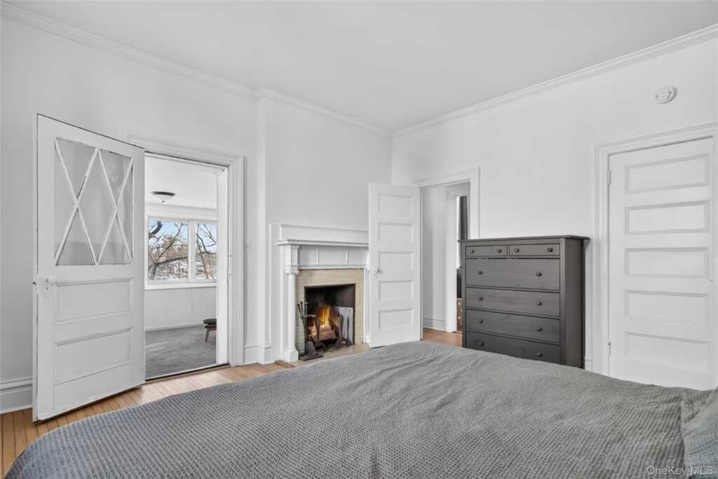 152 Sutton Manor Road, New Rochelle, NY 10801 - Photo 23 of 49