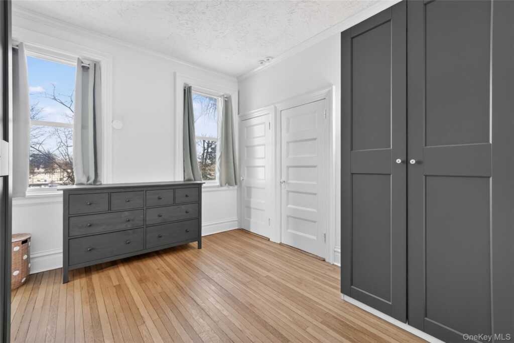 152 Sutton Manor Road, New Rochelle, NY 10801 - Photo 25 of 49