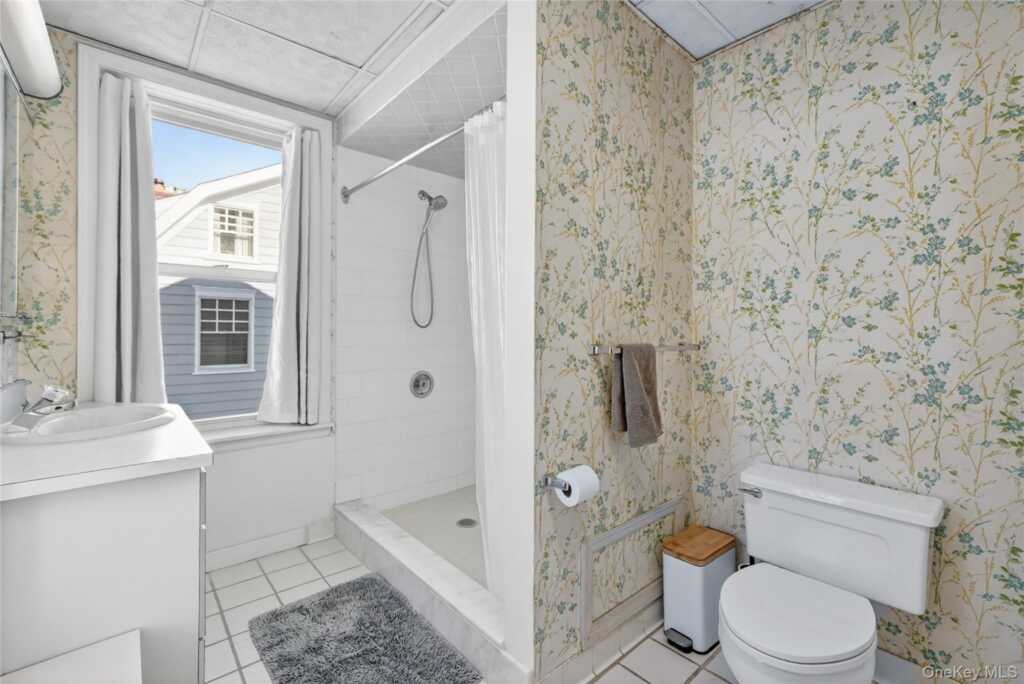 152 Sutton Manor Road, New Rochelle, NY 10801 - Photo 29 of 49