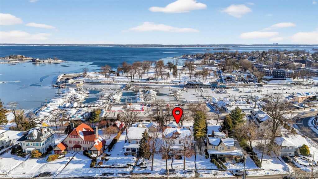 152 Sutton Manor Road, New Rochelle, NY 10801 - Photo 3 of 49