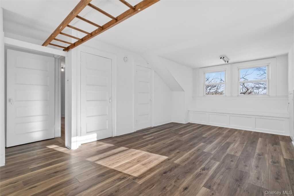 152 Sutton Manor Road, New Rochelle, NY 10801 - Photo 35 of 49