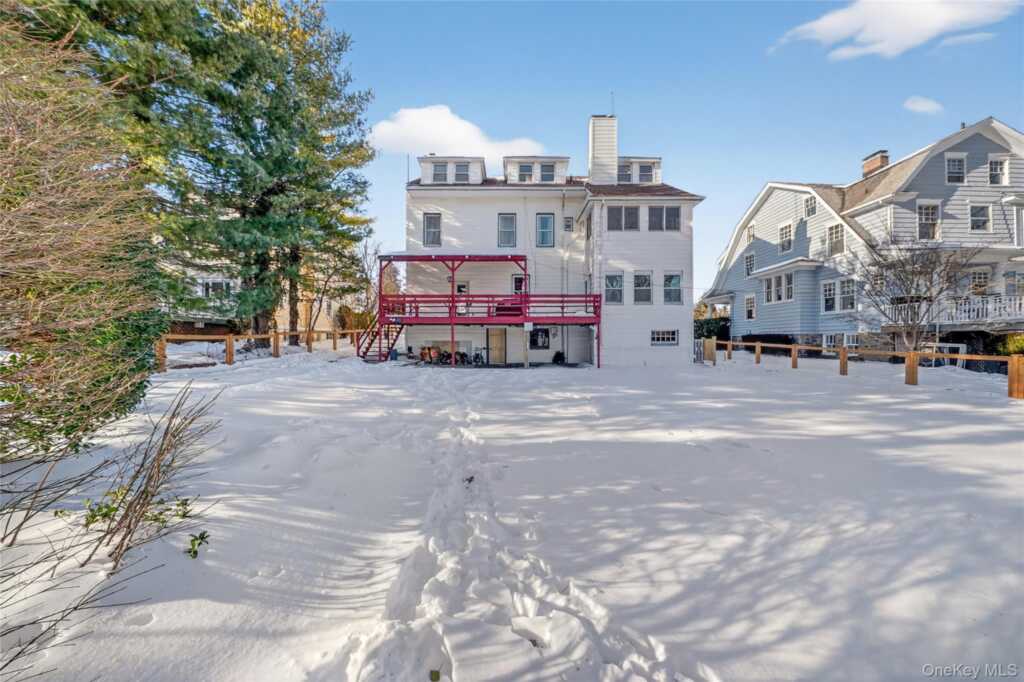 152 Sutton Manor Road, New Rochelle, NY 10801 - Photo 39 of 49