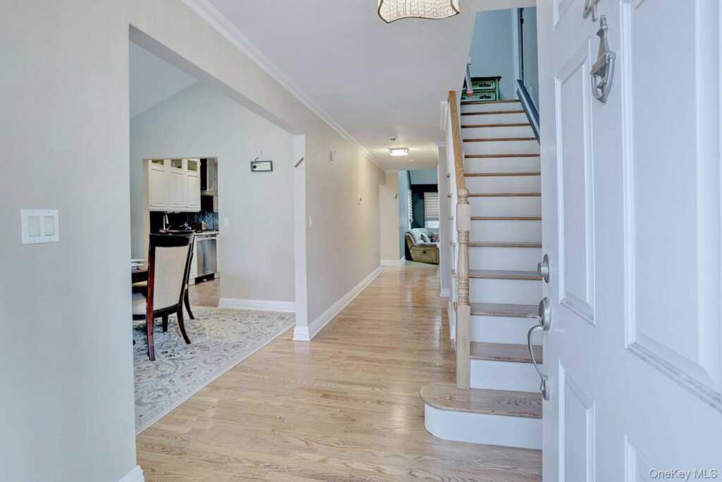 44 Washington Circle, New City, NY 10956 - Photo 3 of 32