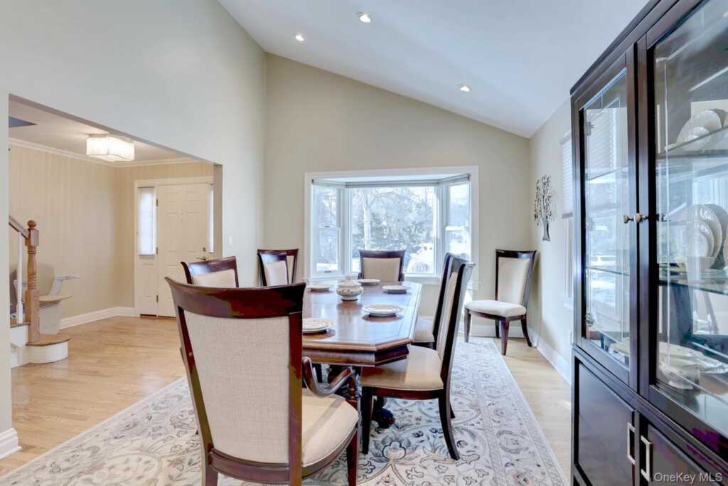 44 Washington Circle, New City, NY 10956 - Photo 4 of 32