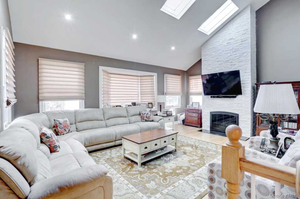 44 Washington Circle, New City, NY 10956 - Photo 8 of 32