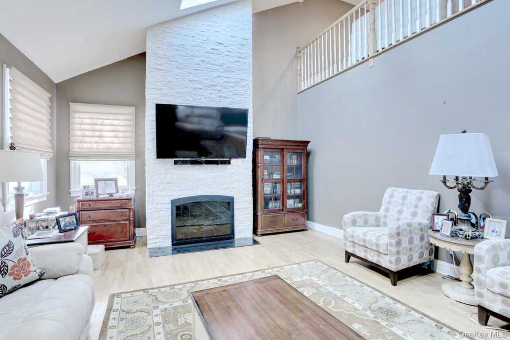 44 Washington Circle, New City, NY 10956 - Photo 9 of 32