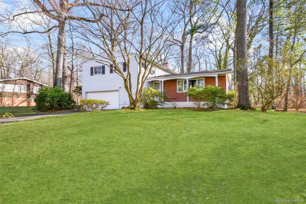 25 Wood Hollow Lane, New Rochelle, NY 10804