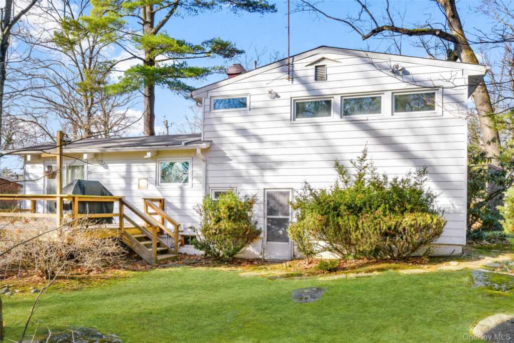 25 Wood Hollow Lane, New Rochelle, NY 10804 - Photo 24 of 28