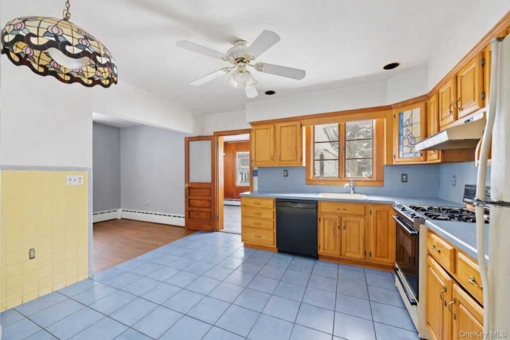 15 Bridge Street, Suffern, NY 10901 - Photo 8 of 25