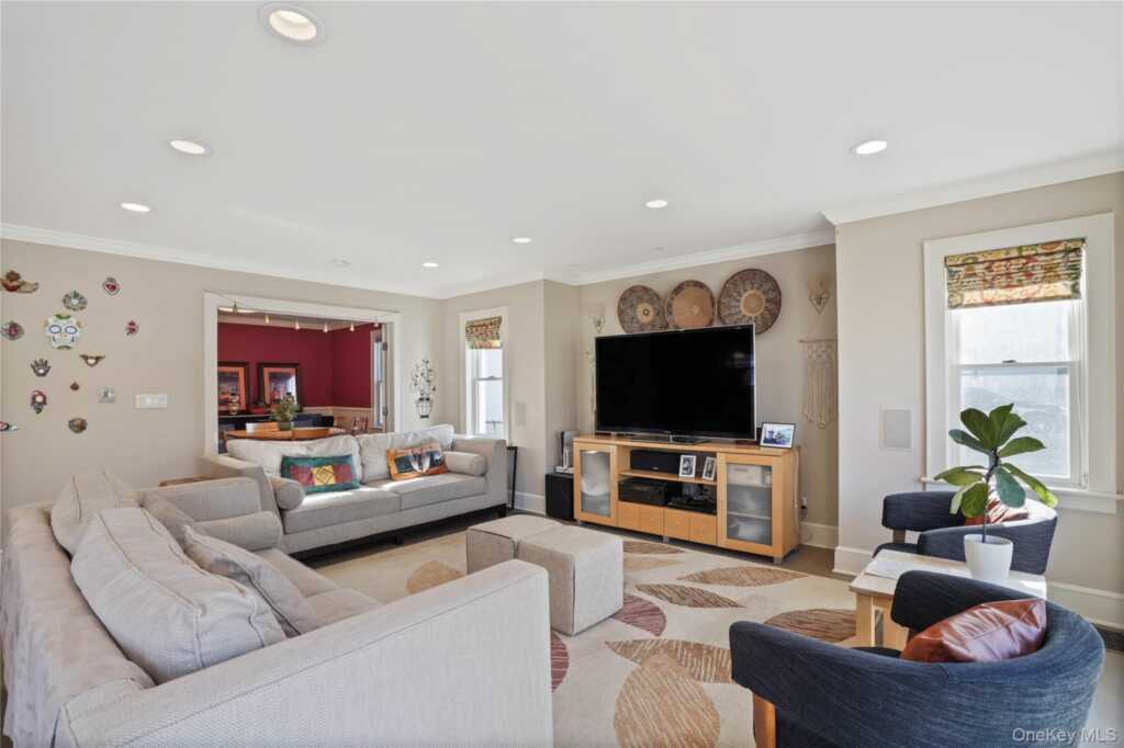 16 Herbert Avenue, White Plains, NY 10606 - Photo 8 of 40