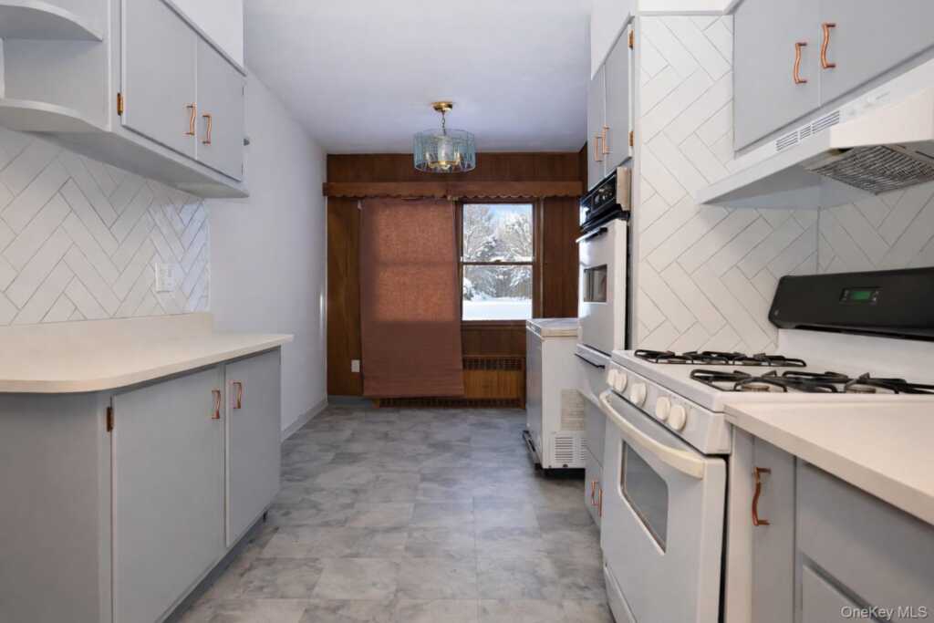 24 McKinley Avenue, White Plains, NY 10606 - Photo 18 of 44