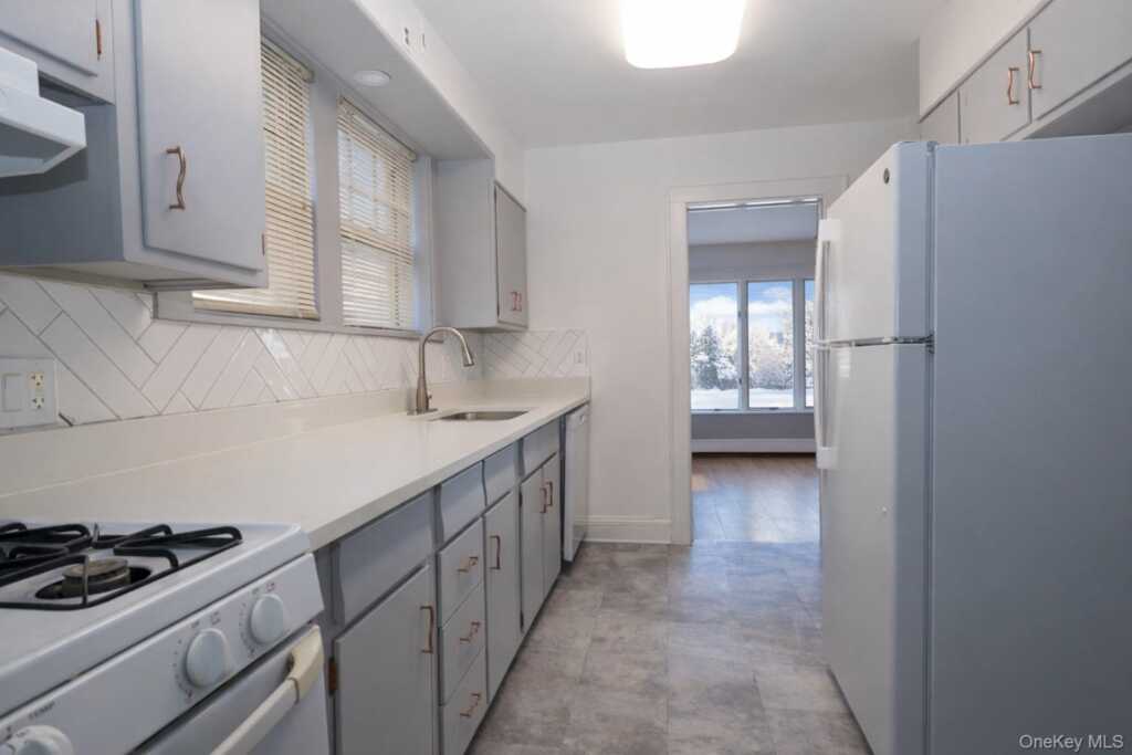 24 McKinley Avenue, White Plains, NY 10606 - Photo 19 of 44