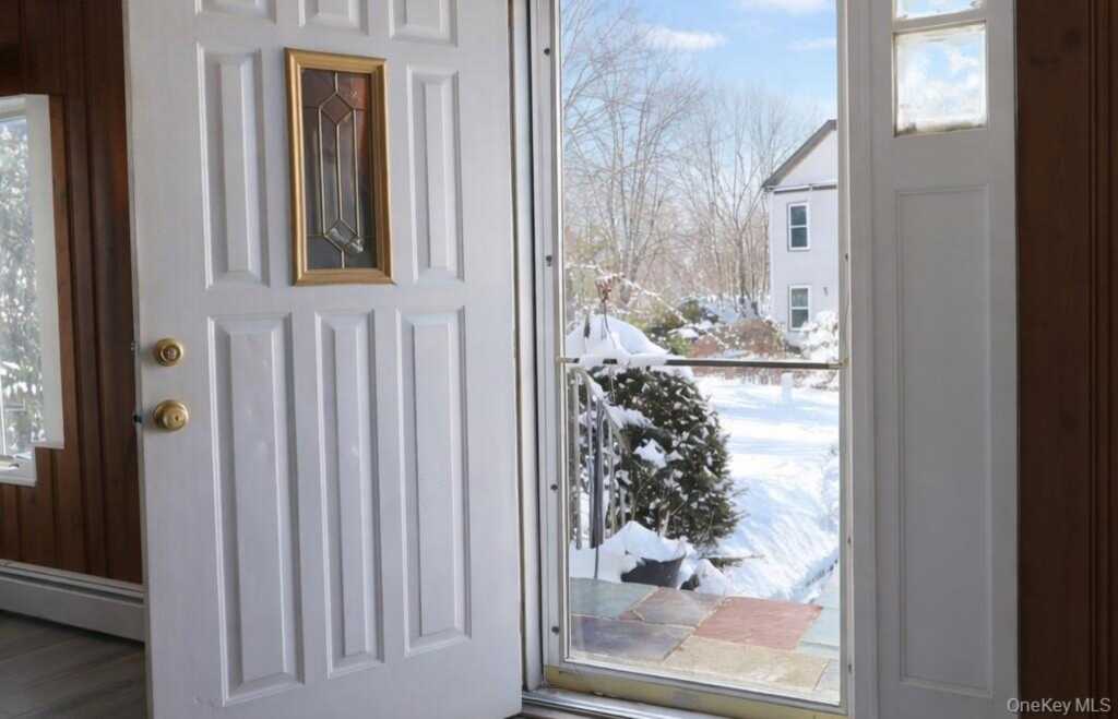 24 McKinley Avenue, White Plains, NY 10606 - Photo 5 of 44