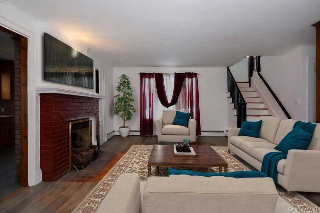 24 McKinley Avenue, White Plains, NY 10606 - Photo 7 of 44