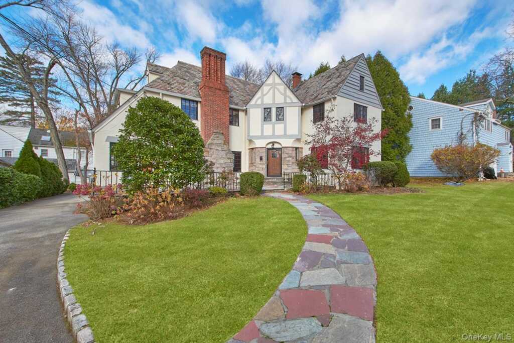 216 Hartsdale Avenue, White Plains, NY 10606