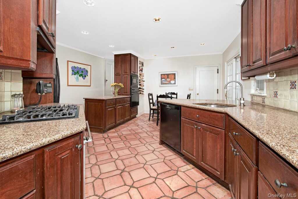 216 Hartsdale Avenue, White Plains, NY 10606 - Photo 12 of 29