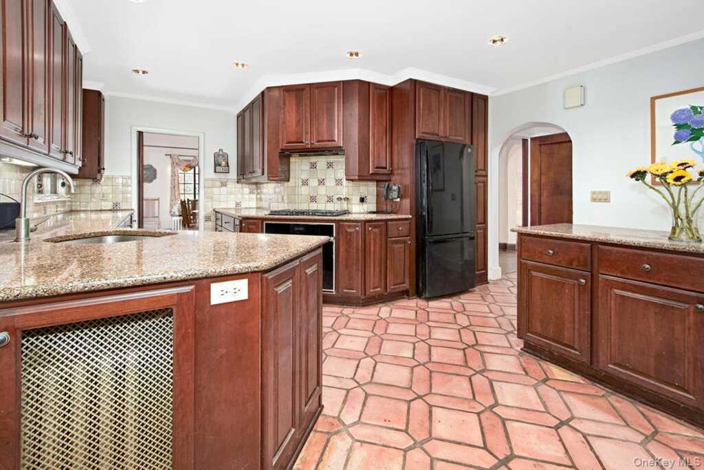 216 Hartsdale Avenue, White Plains, NY 10606 - Photo 14 of 29