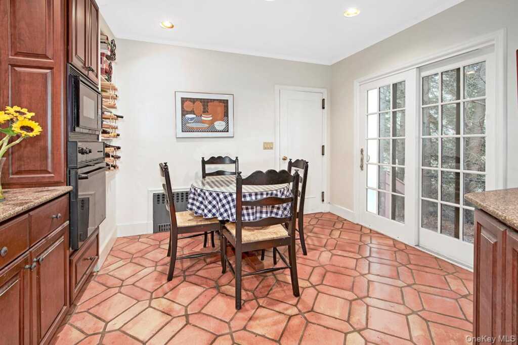 216 Hartsdale Avenue, White Plains, NY 10606 - Photo 15 of 29