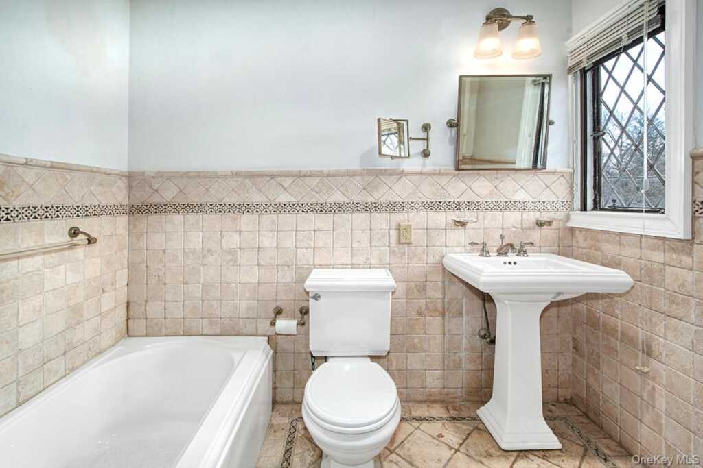 216 Hartsdale Avenue, White Plains, NY 10606 - Photo 19 of 29