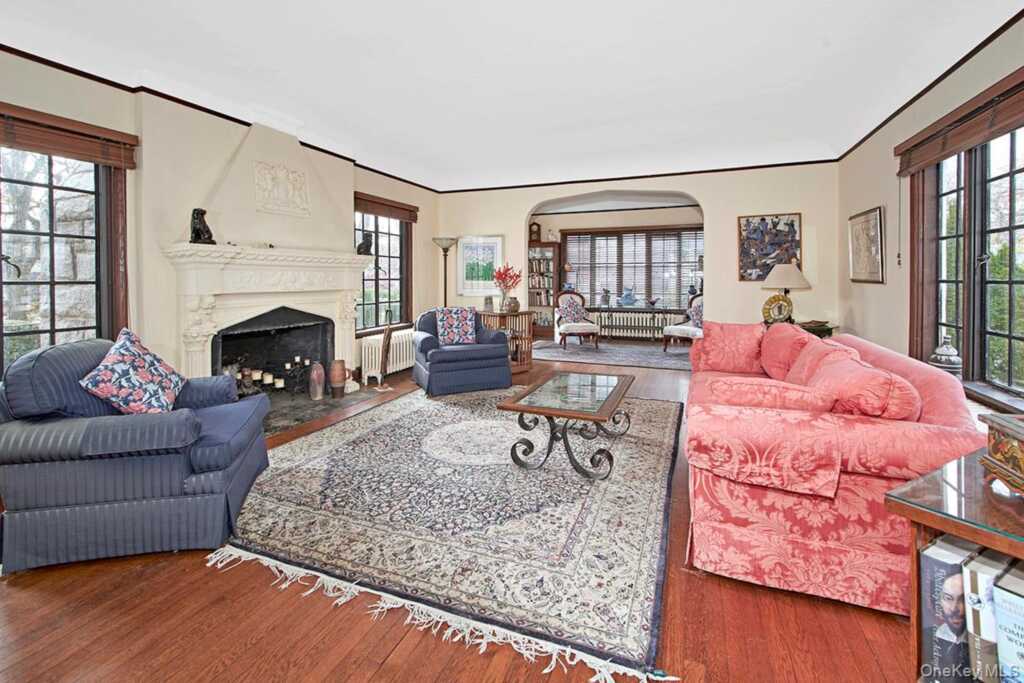 216 Hartsdale Avenue, White Plains, NY 10606 - Photo 6 of 29