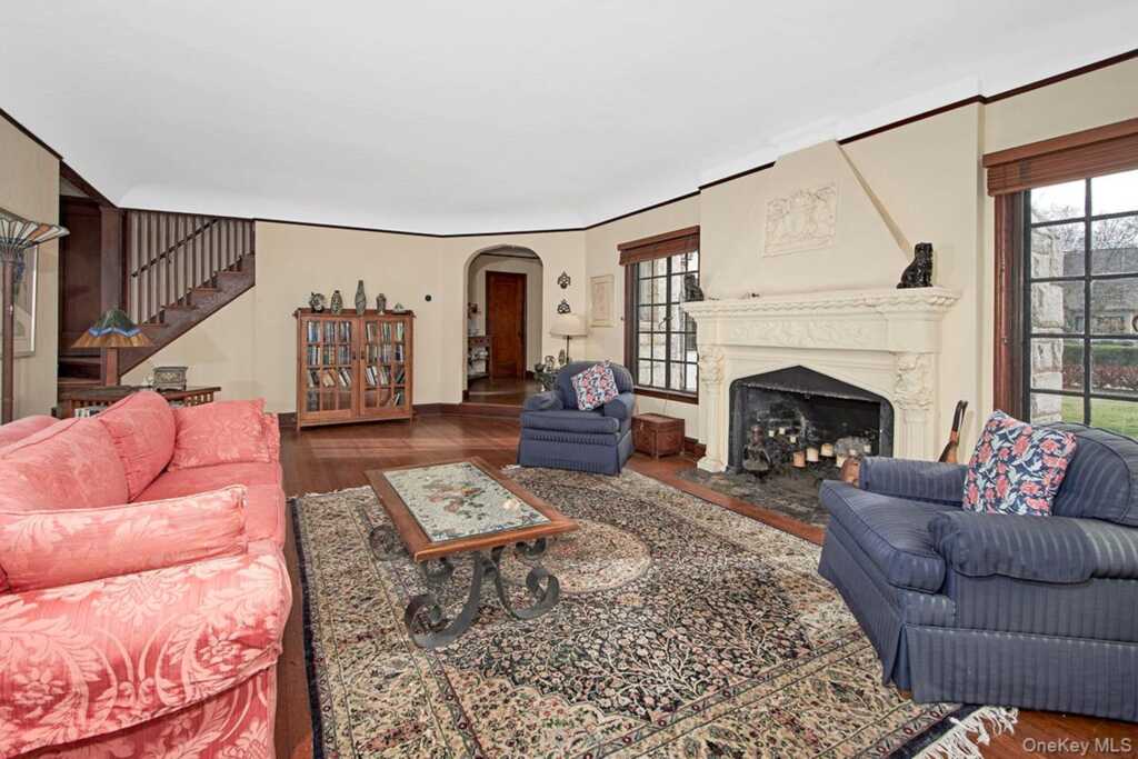 216 Hartsdale Avenue, White Plains, NY 10606 - Photo 7 of 29