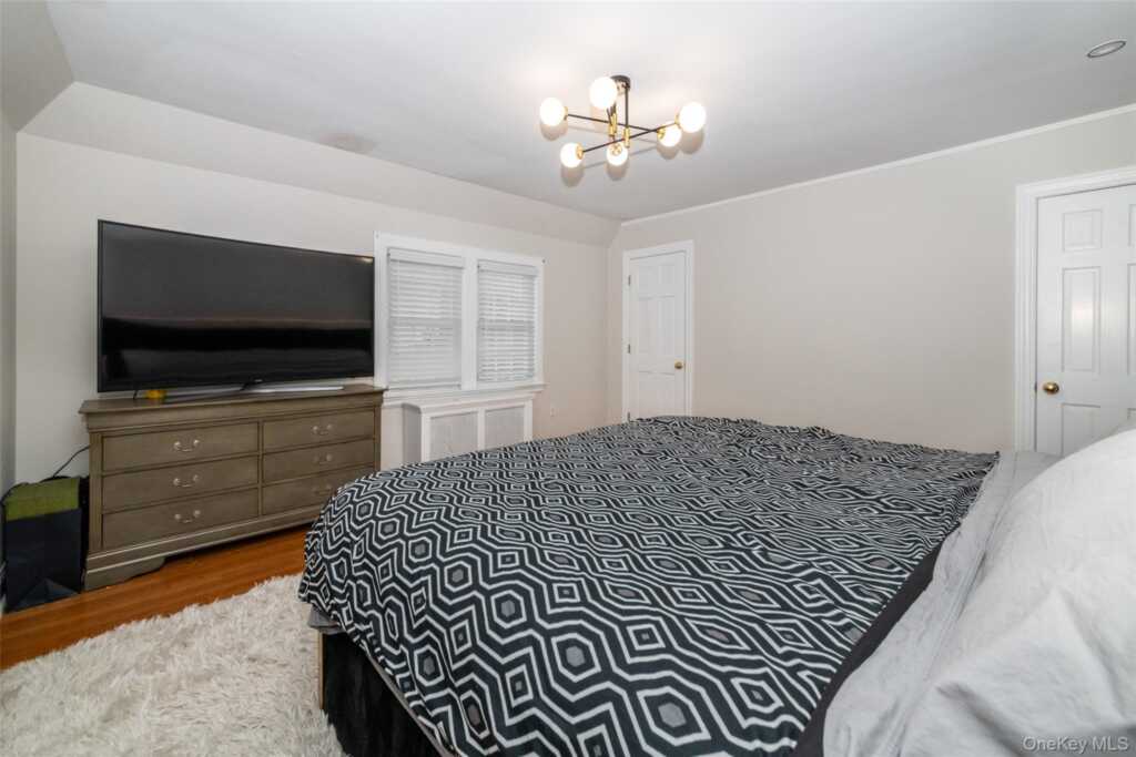 18 Bailey Place, New Rochelle, NY 10801 - Photo 15 of 25