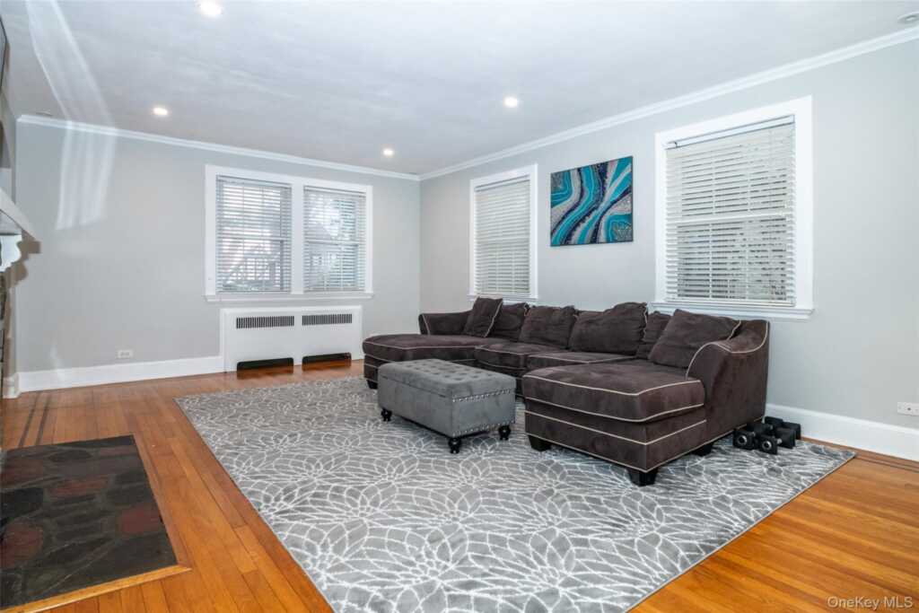 18 Bailey Place, New Rochelle, NY 10801 - Photo 8 of 25