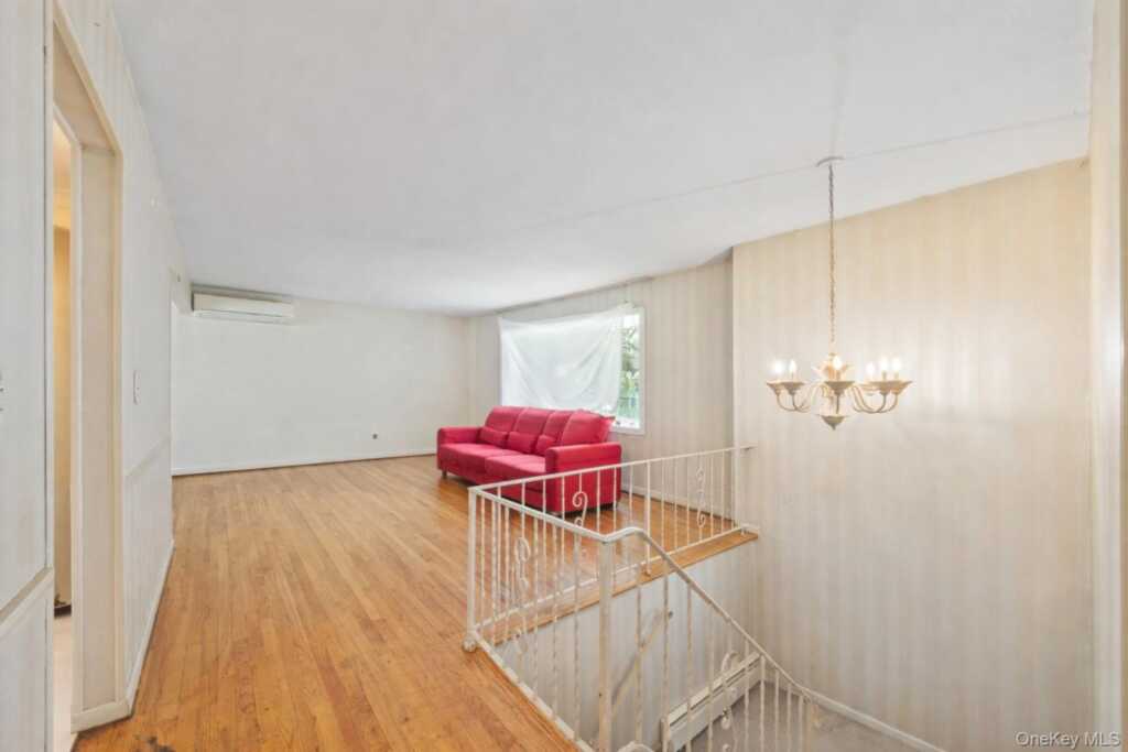 75 Freedman Avenue, Nanuet, NY 10954 - Photo 5 of 27