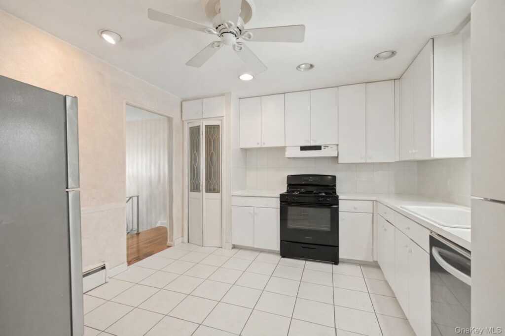 75 Freedman Avenue, Nanuet, NY 10954 - Photo 9 of 27