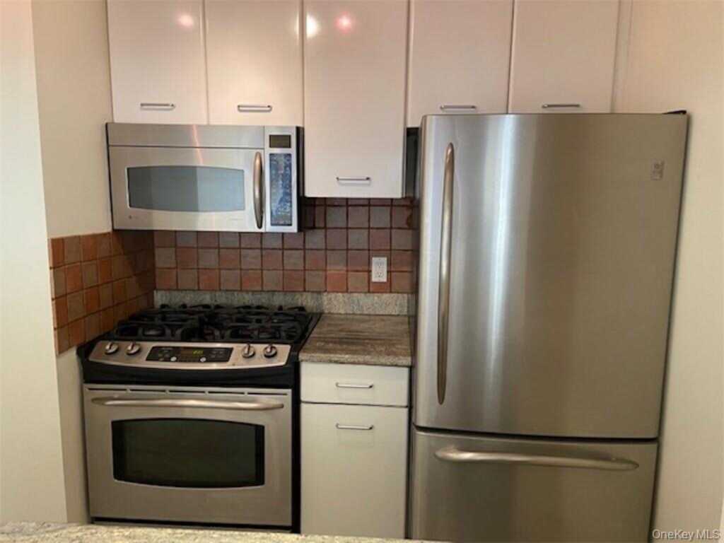 4 Martine Avenue, Unit #408, White Plains, NY 10606 - Photo 11 of 20