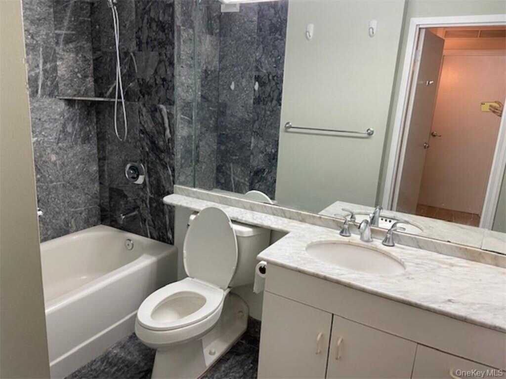 4 Martine Avenue, Unit #408, White Plains, NY 10606 - Photo 15 of 20