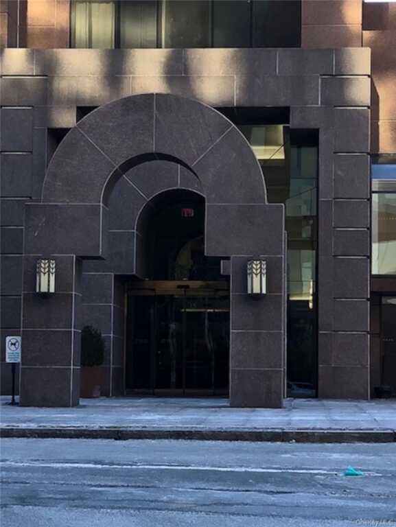 4 Martine Avenue, Unit #408, White Plains, NY 10606 - Photo 2 of 20