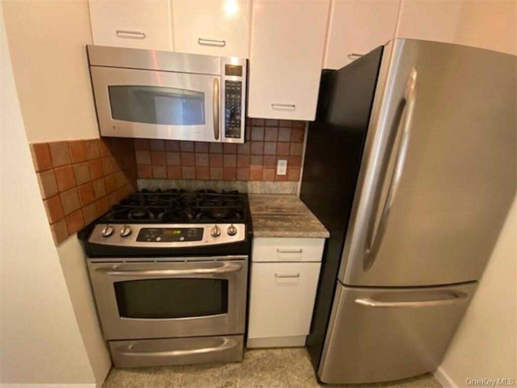 4 Martine Avenue, Unit #408, White Plains, NY 10606 - Photo 9 of 20