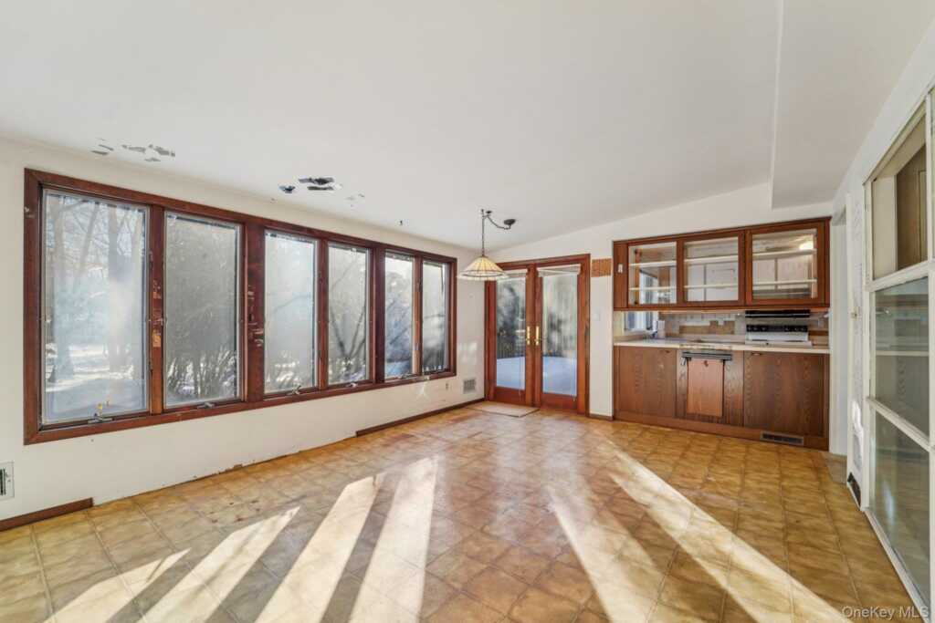 12 Park Avenue, New City, NY 10956 - Photo 5 of 50