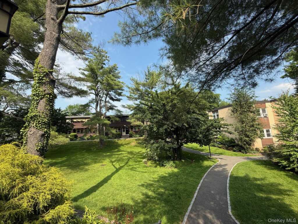 103 Wiltshire Road, Unit #D4, New Rochelle, NY 10583 - Photo 11 of 24