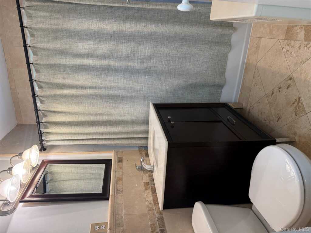 103 Wiltshire Road, Unit #D4, New Rochelle, NY 10583 - Photo 15 of 24