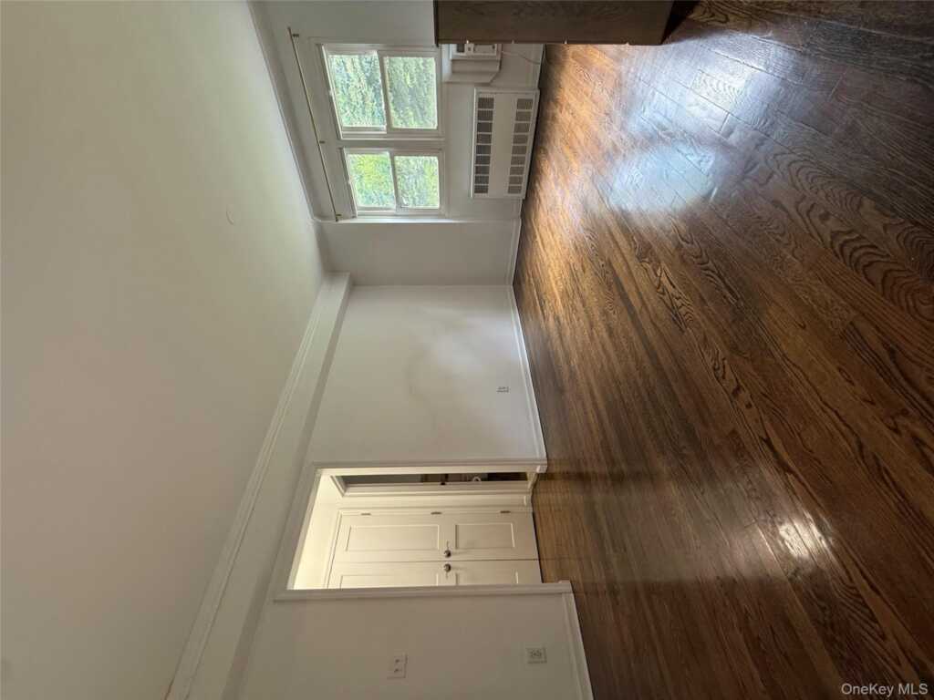 103 Wiltshire Road, Unit #D4, New Rochelle, NY 10583 - Photo 19 of 24