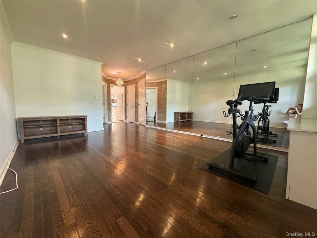 103 Wiltshire Road, Unit #D4, New Rochelle, NY 10583 - Photo 23 of 24