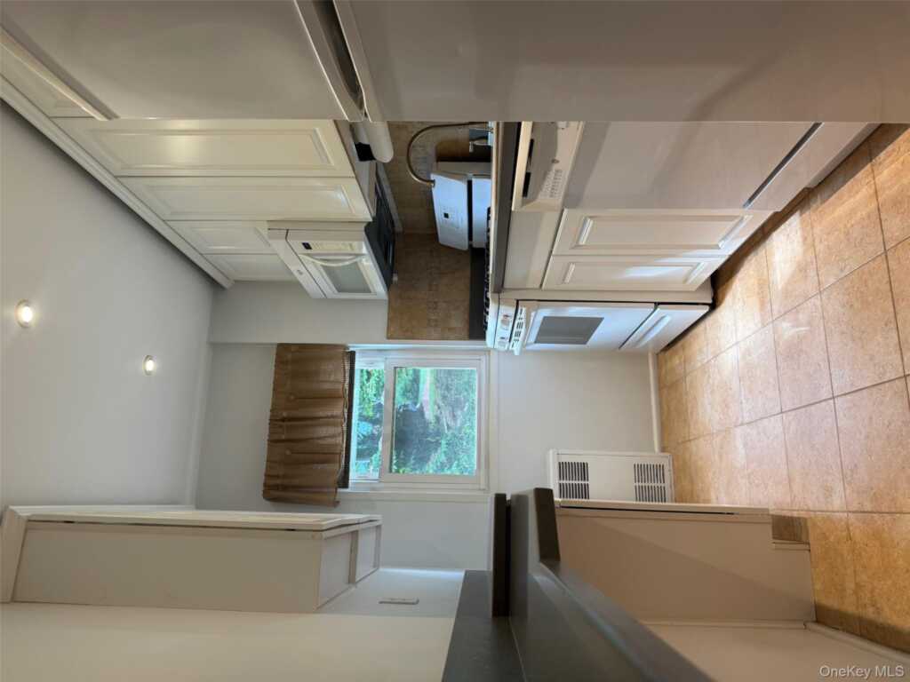 103 Wiltshire Road, Unit #D4, New Rochelle, NY 10583 - Photo 4 of 24