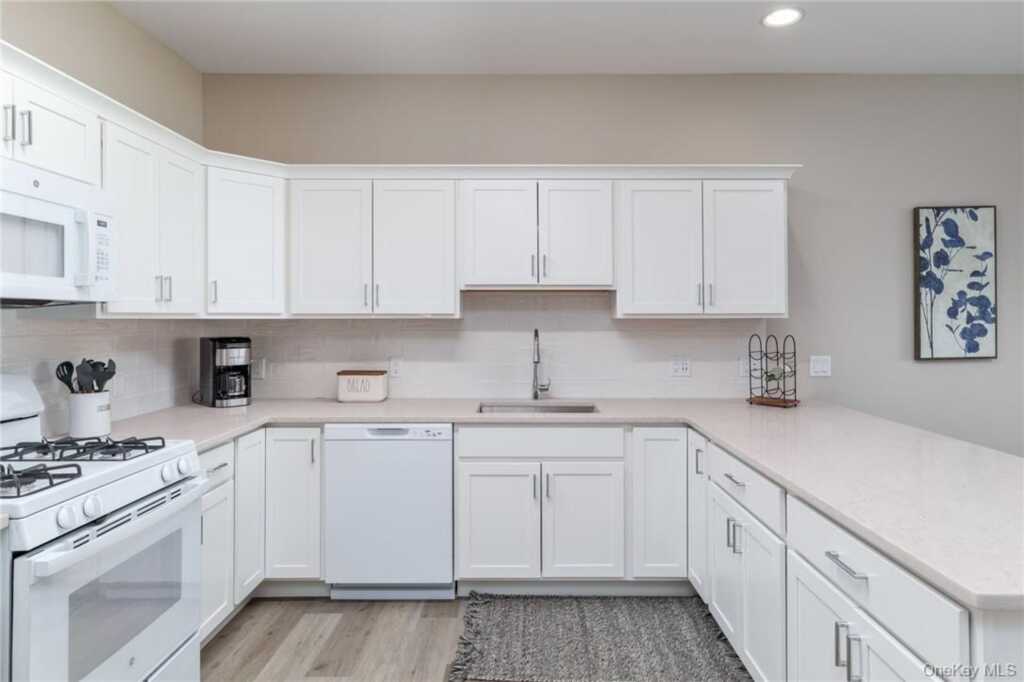 6 N Midland Avenue, Nyack, NY 10960 - Photo 2 of 15