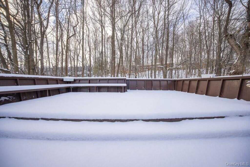 75 Tennyson Drive, Nanuet, NY 10954 - Photo 10 of 29