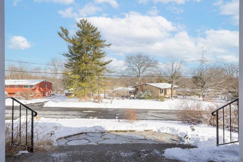 75 Tennyson Drive, Nanuet, NY 10954 - Photo 12 of 29