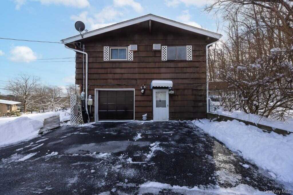 75 Tennyson Drive, Nanuet, NY 10954 - Photo 5 of 29