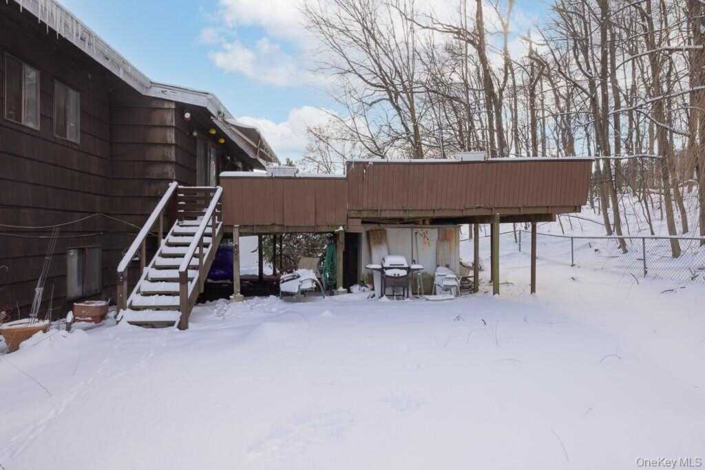 75 Tennyson Drive, Nanuet, NY 10954 - Photo 7 of 29